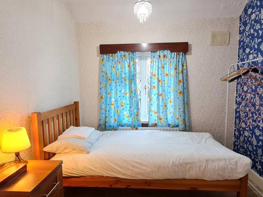 Large 3 Bedroom House * Cradley Heath