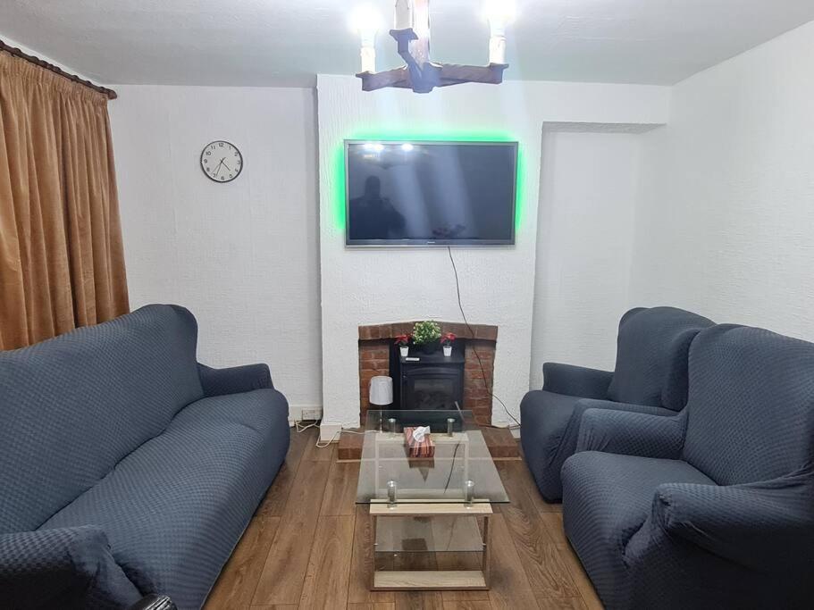 Large 3 Bedroom House *