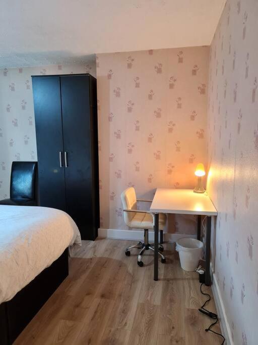 Large 3 Bedroom House Holiday home Cradley Heath
